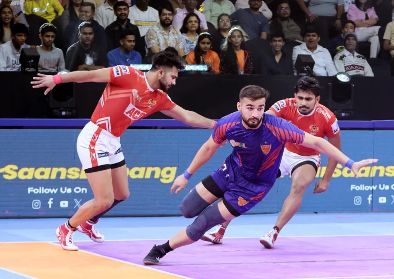 Dabang Delhi K.C. confirm 2nd place on table after 14-point victory over Gujarat Giants in record-breaking performance