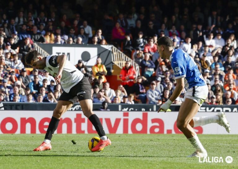 Valencia 2–2 Alaves: Late Drama Sees Points Shared in Mestalla Thriller